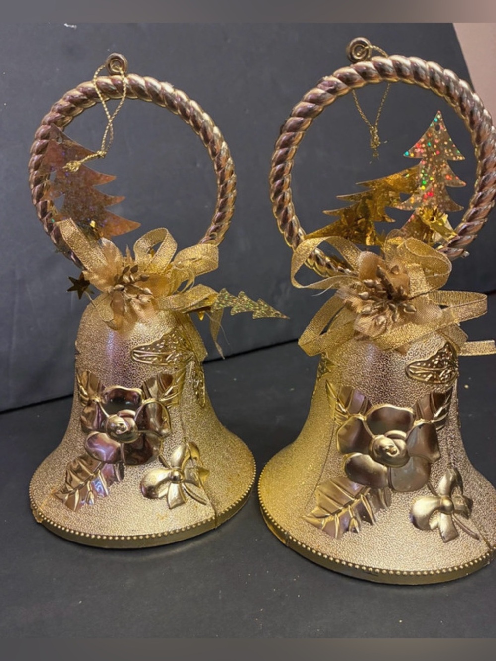 2 gold colored Christmas bells decoration